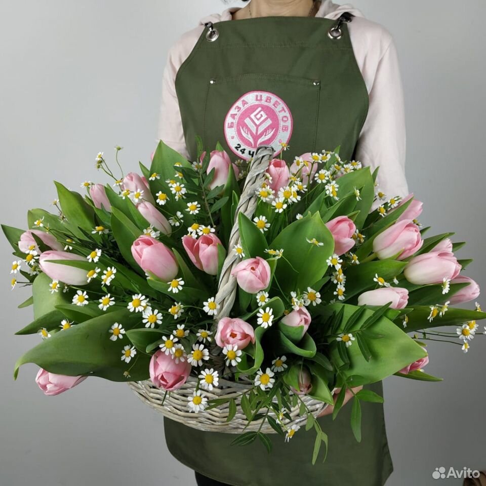 Корзина с тюльпанами купить на Зозу.ру - фотография № 1