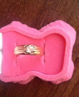 Золотое кольцо с крупным бриллиантом антикварное