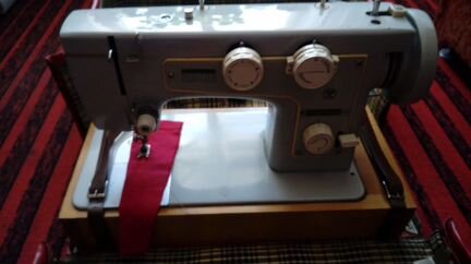Машина швейная бытовая «подольск-142»