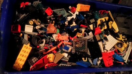 Большой ящик с лего (Lego)