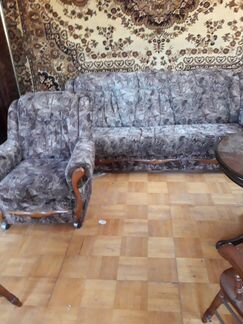 Продам мягкую мебель не старую диван и два кресл