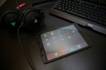 Планшет Apple iPad mini 16Gb Wi-Fi (черный)