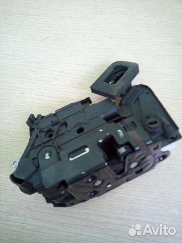 Замок двери задний правый Volkswagen Polo sedan