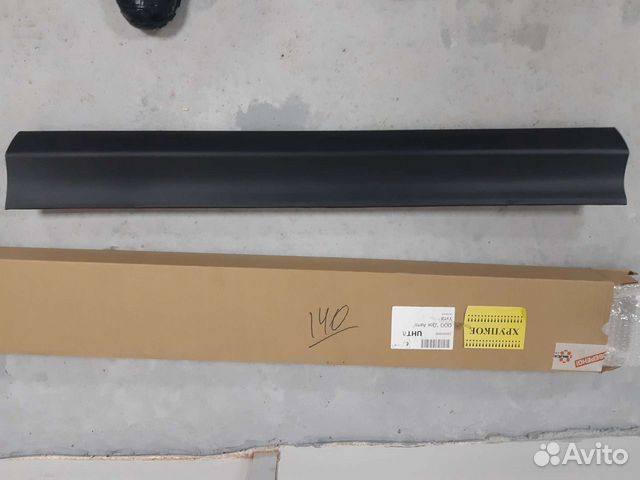 Накладка передней правой двери на тайота RAV 4