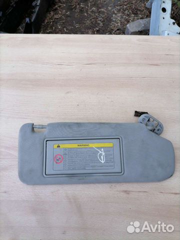 Козырёк правый Toyota Avensis T250