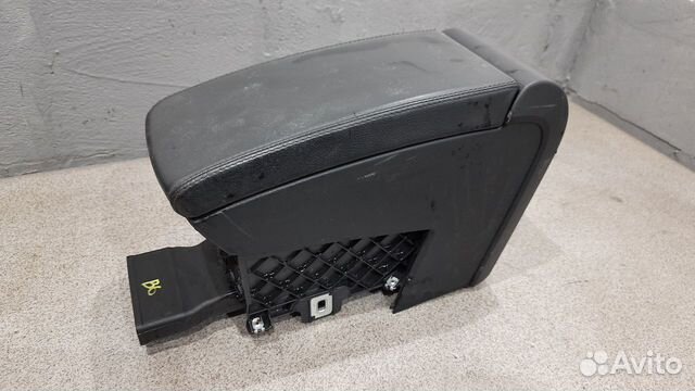 Кожаный подлокотник WV Passat B6 CC B7