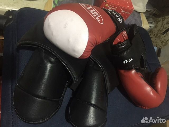 Боксерские перчатки +защита на ноги