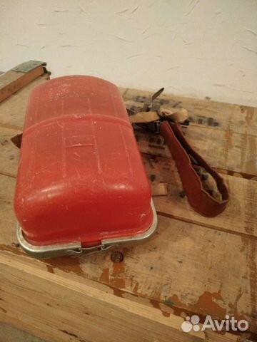 Экспонаты с подлодки. Футляр от дыхат. аппарата