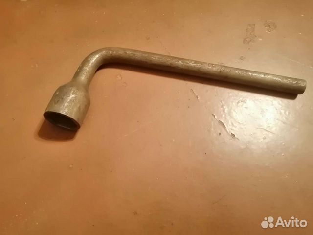 Ключ балонный 27