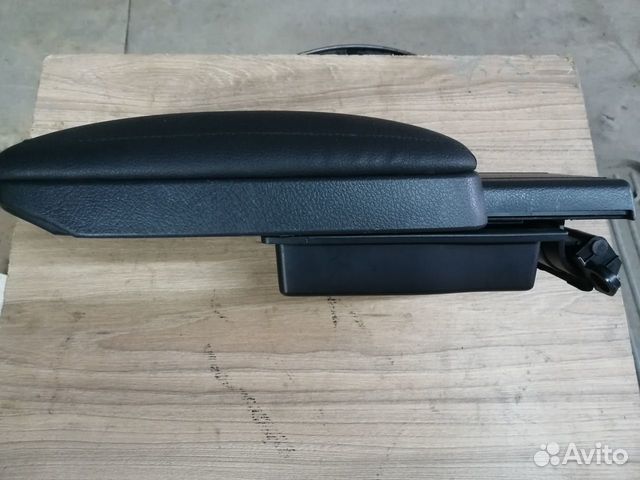 Подлокотник Toyota Corolla E150-151 выдвижной