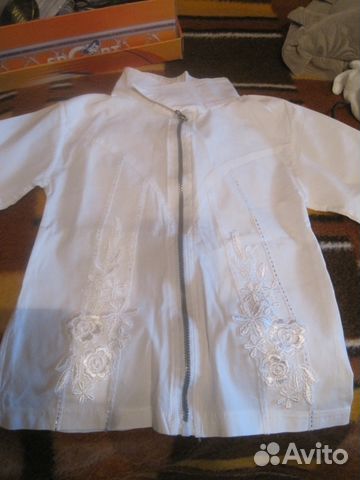 1989 Белая красивая кофта с вышитыми цветами 28 см 1989 Белая красивая кофта с вышитыми цветами 28 см