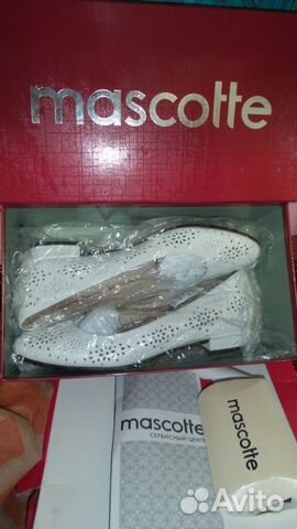 Новые женские белые туфли Mascotte Новые женские белые туфли Mascotte