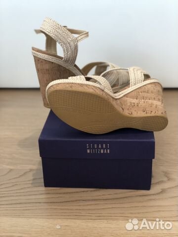 Босоножки бежевые Stuart Weitzman на платформе