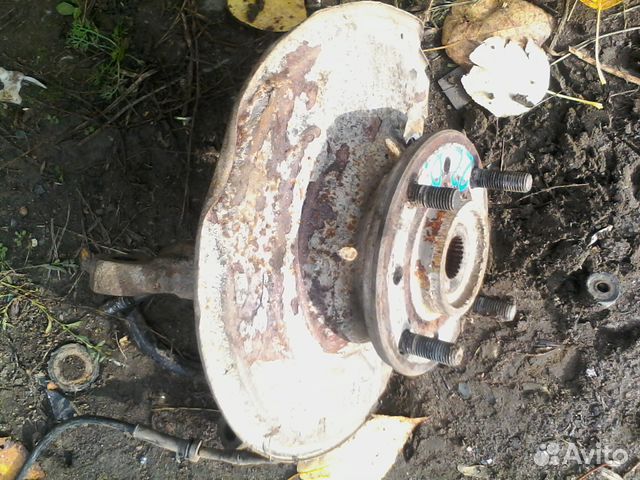 Кулаки поворотные левые/правые Митсубиси Каризма