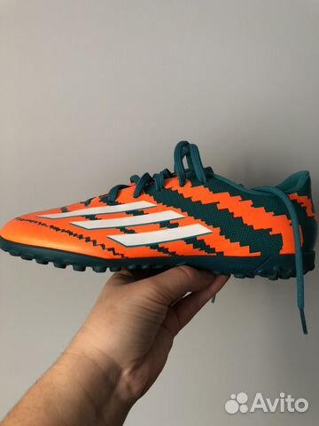 Adidas кроссовки для спорта (игра в футбол)