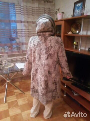 Шуба жен. новая мутон под каракуль св.-серый 50 р