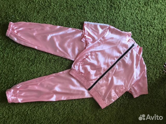 Костюм спортивный из атласа Костюм спортивный из атласа