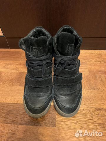 Кроссовки на танкетке Ash