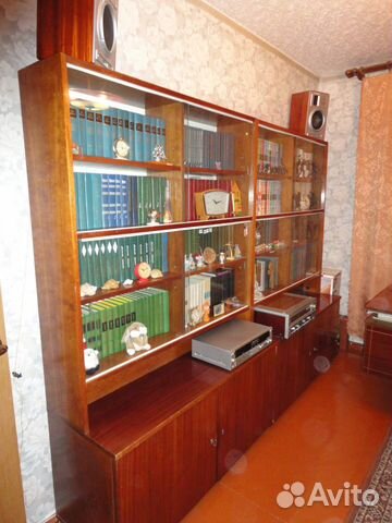 Шкаф книжный