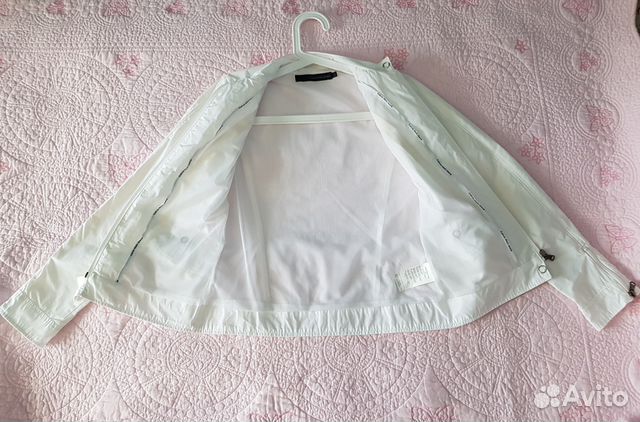 Calvin Klein Jeans новая ветровка р-р.(S) оригинал Calvin Klein Jeans новая ветровка р-р.(S) оригинал