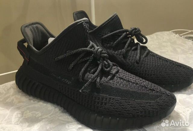 Кроссовки Adidas Yeezy Boost 350 V2 Black Кроссовки Adidas Yeezy Boost 350 V2 Black