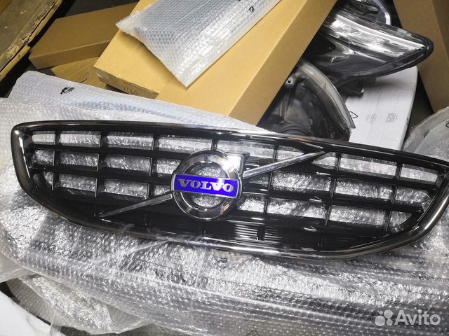 Решетка радиатора Volvo V40