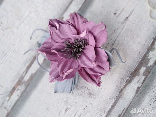 Брошь из кожи