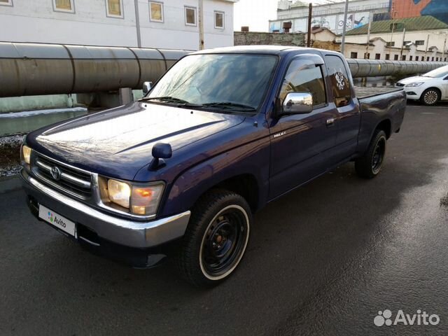 Toyota Hilux 2.0 AT, 2001, 235 700 км