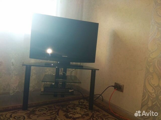 Телевизор SAMSUNG LE32B350F1W + подставка