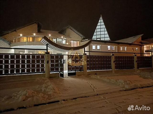 Коттедж 1300 м² на участке 80 сот.
