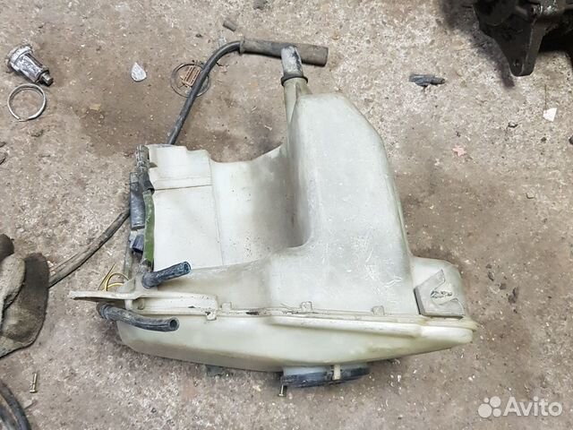 Бачок омывателя лобового стекла Toyota