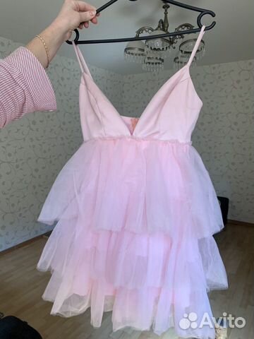 Розовое платье с рюшами fashionnova Розовое платье с рюшами fashionnova