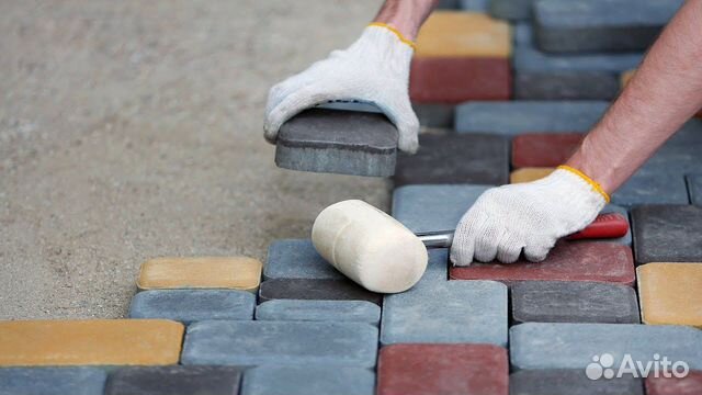 Укладка бетонной брусчатки и плитки Укладка бетонной брусчатки и плитки
