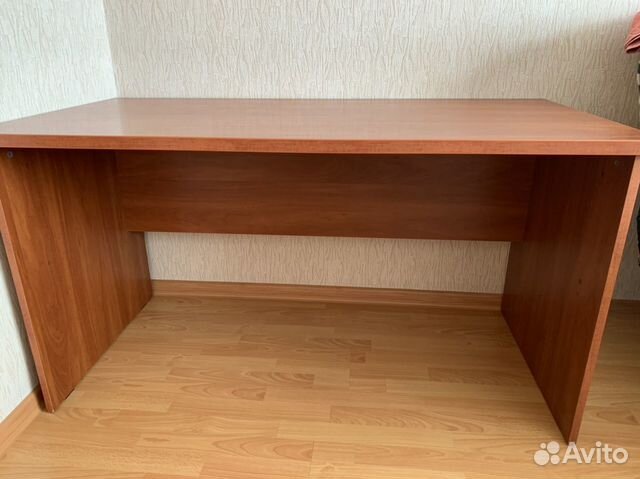 Стол письменный с тумбочками и настенными полками