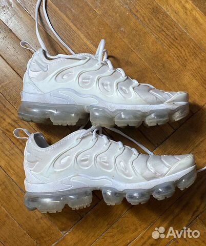 Кроссовки Nike Air Vapormax Plus белые 42размер Кроссовки Nike Air Vapormax Plus белые 42размер