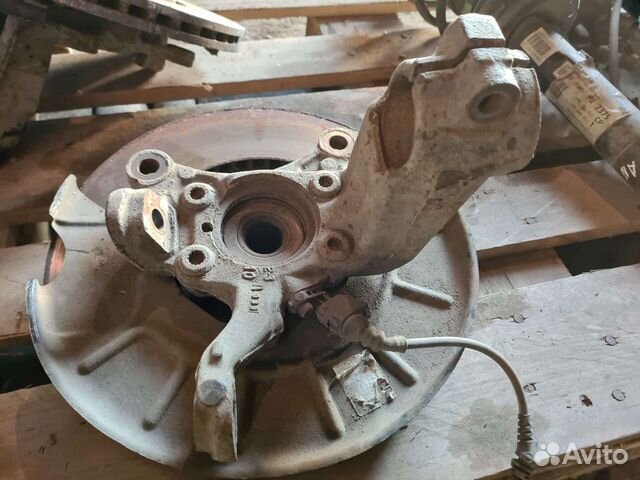 Кулак поворотный передний левый Volkswagen tiguan