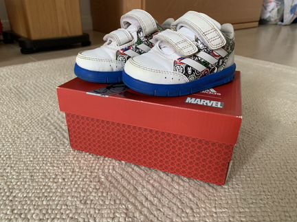Кроссовки Adidas Marvel