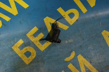 Насос омывателя лобового стекла Mazda 323F BA