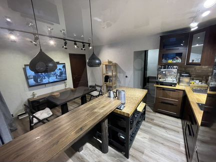 4-к. квартира, 93 м², 1/5 эт.