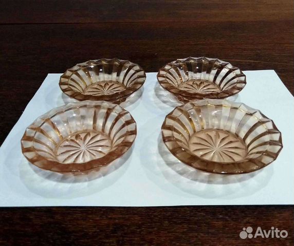 Фарфоровые блюда и пиалки