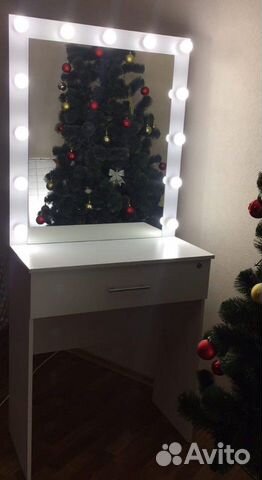 Макияжный стол