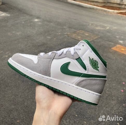 Nike Air Jordan 1 Mid Pine Green Smoke Grey