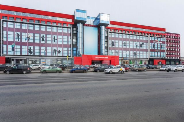 Торговая площадь: салон оптики, ювелирный,66.9 м²