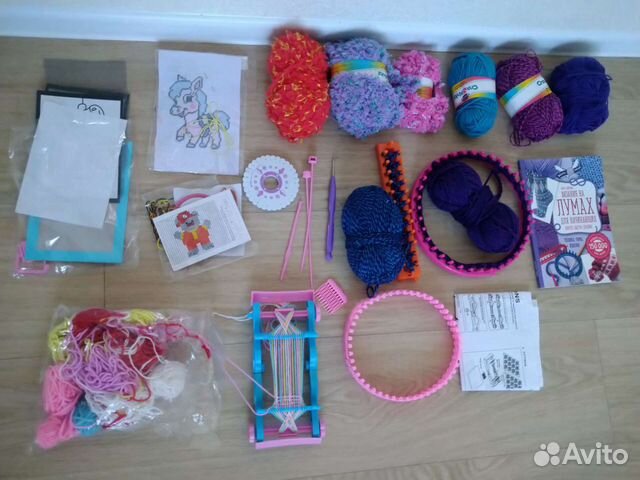 Набор плетения из резинок с книгой