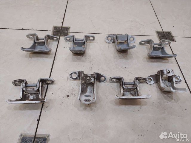 Петля двери передняя левая Hyundai Solaris