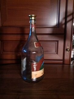 Стеклянная бутылка для вина