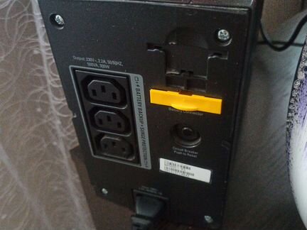 Ибп APC Back-UPS RS 500