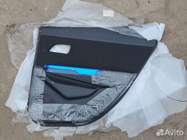 Обшивка двери задняя правая Kia rio 3