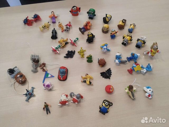 Фигурки из киндер сюрприза миньоны, смурфики и пр