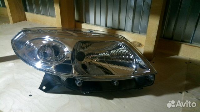 Фара правая Рено Сандеро 2010-2014 год